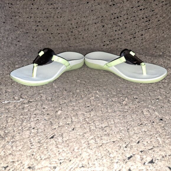 VIONIC-Thongs/Flip Flops-Pale Green Patent/Silver Medallion-Sz 36-5/6-Excellent - Picture 4 of 8